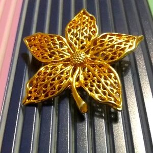Vtg daisy flower pin brooch